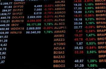 Ibovespa fecha em alta de 3,05%, a 185.205,09 pontos, com influência de pesquisa eleitoral 5 Ibovespa fecha em alta de 3% com trade eleitoral; dólar cai a R$ 5,10