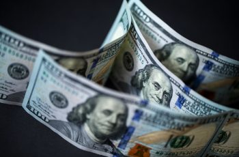 Dólar à vista avança 0,36% e fecha a R$ 5,1573 nesta sexta-feira (18) 1 Dólar ronda a estabilidade em meio à força da moeda americana no exterior | Finanças