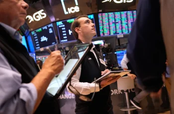 Petróleo Brent recua 3,2%, fechando a US$ 100,50 por barril 5 Bolsas de valores sobem em todo o mundo depois que os preços do petróleo e os rendimentos dos títulos reverteram parte dos ganhos da semana passada.