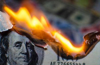 Dólar fecha em alta de 1,28% a R$ 5,1682 nesta quarta-feira (23) 8 Nota de dólar queimando