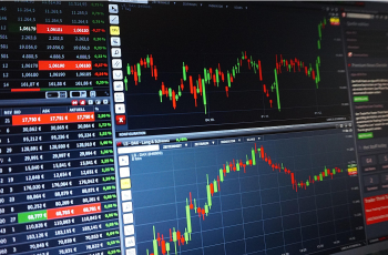 Ibovespa avança 0,24% e encerra o dia aos 185.992,03 pontos 8 Ibovespa fecha em alta aos 185,9 mil pontos após sessão volátil; dólar cai a R$ 5,13