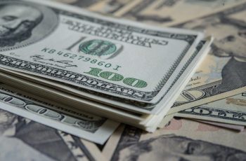 Dólar recua 0,17% e fecha a R$ 5,184 nesta sexta-feira (25) 8 Dólar fecha em queda e Ibovespa recua nesta sexta-feira