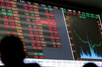 Petróleo tipo Brent recua mais de 2%, cotado em torno de US$ 102 por barril 10 Ibovespa descola de NY e fecha em alta, com queda dos juros futuros e preços do petróleo