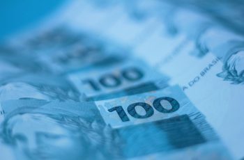 Selic é reduzida para 13,75% ao ano após reunião do Copom 6 Ata do Copom sinaliza cautela mesmo com economia desacelerando