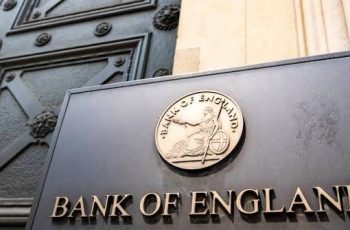 Libra encerra em R$ 6,9288 após manutenção da taxa de juros em 3,75% pelo Banco da Inglaterra. 3 O Banco da Inglaterra manteve os juros em 3,75%. Veja o efeito na cotação da libra e no custo do seu envio ao Reino Unido.