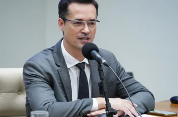 TSE suspende campanha de Deltan Dallagnol ao Senado após pedido de coligações adversárias 3 Deltan tem campanha ao Senado suspensa após pedido de coligação do PT | Blogs | CNN Brasil