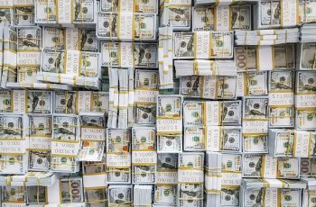 Dólar encerra em alta de 0,47% a R$ 5,193, maior patamar desde agosto 7 Dólar sobe e se aproxima de R$ 5,20 em dia de instabilidade nos mercados globais