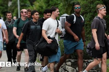 USS Abraham Lincoln atraca em Pattaya após 250 dias no mar, trazendo esperança para o comércio local 6 Pattaya, a 'cidade do pecado' onde 5 mil militares americanos desembarcaram após 8 meses em alto mar