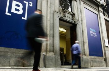 Ibovespa apresenta a menor volatilidade diária em anos eleitorais, com oscilação de 19% em 2026. 7 Ano de 2026 desafia padrão e Ibovespa registra menor volatilidade dos últimos ciclos eleitorais | Finanças