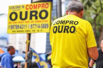 Ouro é cotado a aproximadamente R$ 715 e registra valorização de 49% em 12 meses no Brasil 1 Com o ouro em alta, ALERJ discute novas regras para o comércio de joias no Estado do Rio