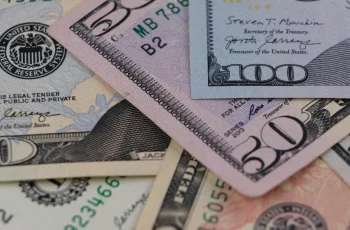 Dólar recua 0,19% e encerra cotado a R$ 5,10 nesta quinta-feira (10) 8 Dólar a R$ 5,10: queda com eleição e petróleo no radar