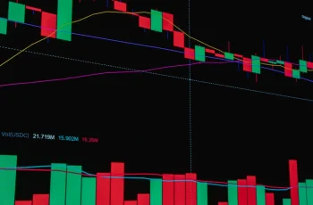 Ibovespa encerra a quinta-feira em alta de 0,24%, a 185.992,03 pontos 7 Ibovespa fecha em alta de 0,24% com Vale; dólar recua