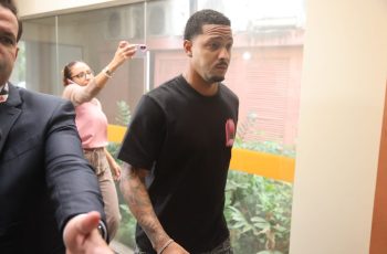 Atacante David Corrêa do Vasco é alvo de investigação em operação contra organização criminosa, mas nega envolvimento com tráfico de armas e drogas 3 Em depoimento à polícia, David, do Vasco, admite ter conhecidos ligados à investigação