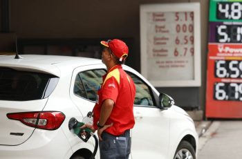 Petróleo ultrapassa US$ 100 com escalada de conflitos no Oriente Médio 9 Governo Lula amplia subsídios aos combustíveis e zera imposto federal da gasolina