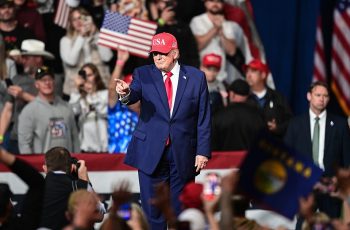 Trump Realiza Comício em Kalispell e Exorta Eleitores a Votarem nas Eleições de Novembro 5 Live updates: President Trump campaigns in Kalispell
