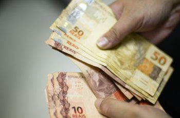 Petróleo continua cotado acima de US$ 100 devido a tensões no Oriente Médio 7 Boletim Focus: estimativa da inflação salta para 5,22% em 2026