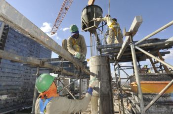 Caged registra a criação de 165.827 postos de trabalho com carteira assinada em agosto de 2026 9 Brasil cria 165,8 mil postos de trabalho em agosto, aponta Caged