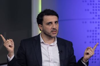 STF deve decidir se Renan Santos pode participar de debate promovido pela TV Globo nesta quinta-feira 1 Gilmar deve determinar que TV Globo inclua Renan no debate - 01/10/2026 - Mônica Bergamo