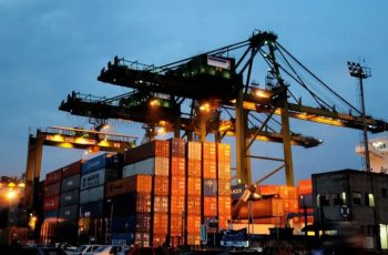 Balança comercial brasileira registra superávit de US$ 7,741 bilhões em setembro, segundo Secex 3 Balança comercial registra superávit de US$ 7,7 biem setembro