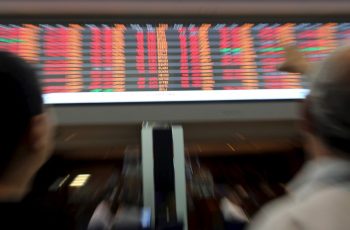 Ibovespa avança 7,7% e encerra o dia a 206.911,89 pontos, renovando recorde histórico 11 Ibovespa fecha com alta de R$ 365 bilhões em valor de mercado após 1º turno