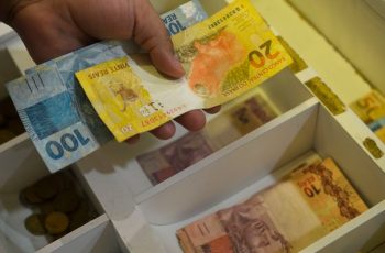 FMI reduz projeção de crescimento do PIB do Brasil para 2,2% em 2026 e 1,9% em 2027 6 FMI reduz para 2,2% projeção de crescimento do PIB brasileiro