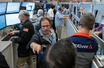 Petróleo Brent sobe 4,3% e fecha a US$ 104,49 por barril 12 Alta dos preços do petróleo, a queda das ações de tecnologia e a reversão dos rendimentos dos títulos abalam Wall Street.