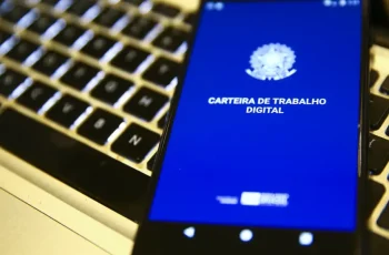 Taxa de desemprego no Brasil cai para 5,3% no trimestre encerrado em agosto, segundo IBGE 8 Mais FM Iguatu | Desemprego cai para 5,3% e atinge menor taxa para o trimestre até agosto |