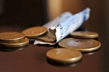 Ibovespa avança 8,8% em cinco pregões com entrada recorde de capital estrangeiro na B3 8 Capital estrangeiro injeta R$ 13,1 bilhões na B3 em outubro