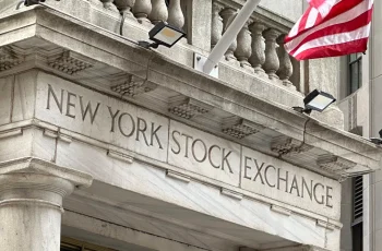 Petróleo Brent sobe 1% e fecha a US$ 106,71 por barril 3 Ações americanas despencam com o agravamento da inflação.