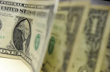Dólar encerra a terça-feira cotado a R$ 4,97, o menor valor desde o fim de maio 5 Dólar cai mais ou é hora de comprar? Análise sobre a moeda abaixo dos R$ 5