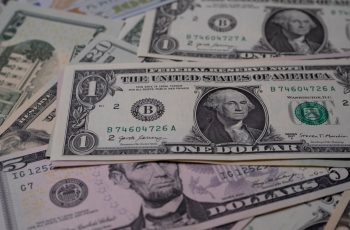 Dólar comercial fecha em alta de 0,17%, cotado a R$ 5,02 10 Dólar fecha em alta com incerteza eleitoral e dados dos EUA
