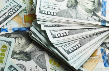 Dólar encerra em R$ 4,70 com previsão de queda para faixa entre R$ 4,50 e R$ 4,80, segundo Goldman Sachs 4 Os fatores que podem levar o dólar a R$ 4,50 após a eleição, segundo o Goldman Sachs