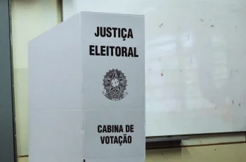 Mais de 158 milhões de brasileiros votam neste domingo em eleições que incluem 1.035 cadeiras nas assembleias estaduais e 513 na Câmara dos Deputados 7 Eleições: conheça candidaturas a deputados e deputadas das periferias de SP