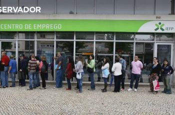 Taxa de desemprego em agosto fica em 5,7%, segundo INE 5 INE: taxa de desemprego cai para 5,7% em agosto – Observador