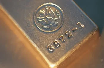 Ouro encerra em alta de 1,43%, a US$ 4.216,30 por onça-troy nesta sexta-feira 1 Ouro fecha em alta com suporte de bancos centrais e juros nos EUA
